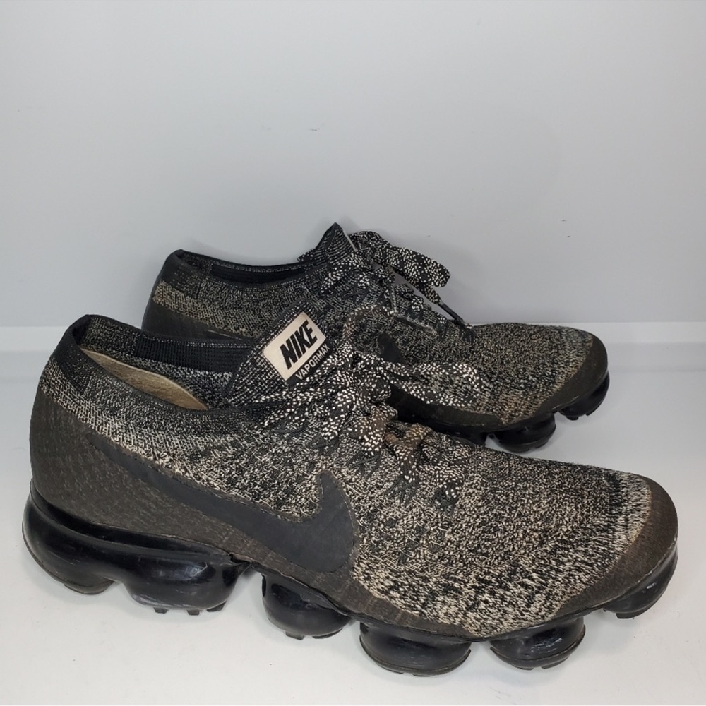 Nike Women’s Black and Gray Running Shoes